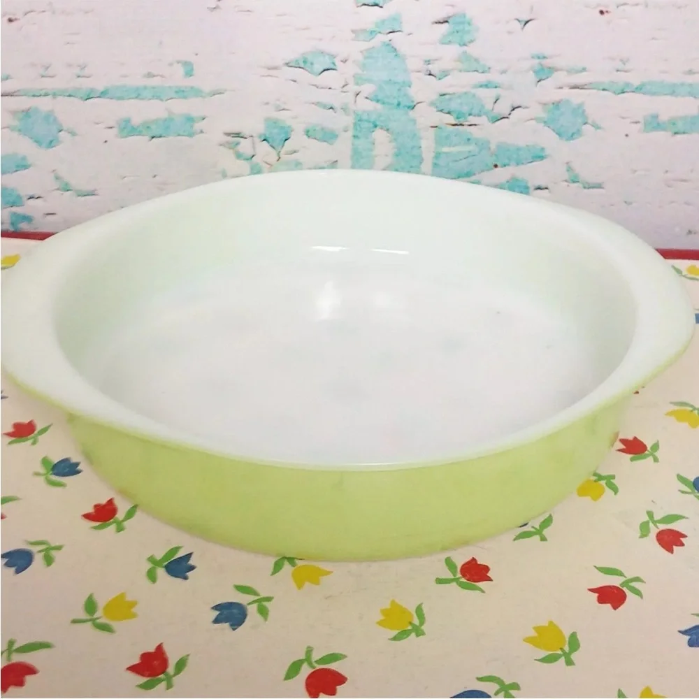 Pyrex Lime Green Round Cake Pan Baking Dish 221 8”White Glass Baker Vintage 50s